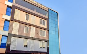 Capital O 73835 Hotel Frontier Royal & Banquet